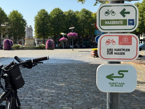 03-marktplatz-maaseik.JPG